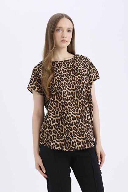 Defacto Regular Fit Leopar Desenli Bisiklet Yaka Kısa Kollu Bluz