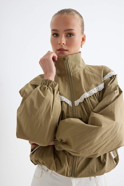 Haki Oversize Kalıp Dantel Detaylı Mevsimlik Ceket Mont TWOAW27MO00142