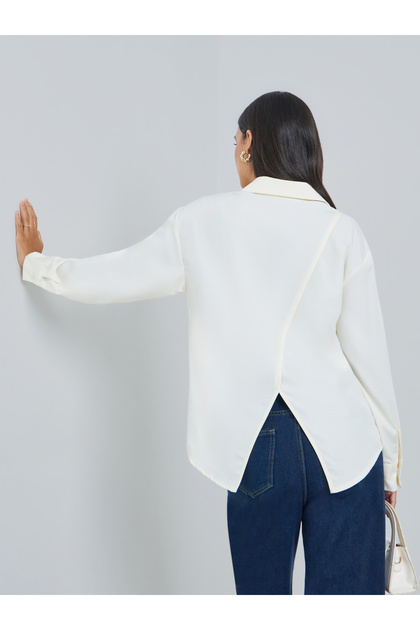 Off White Solid Asymmetric Split Back Oversized Shirt