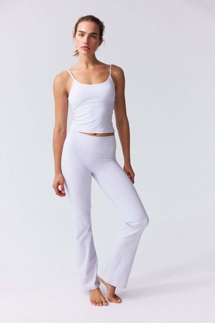 Integral-bra sports strappy top with SoftMove™
