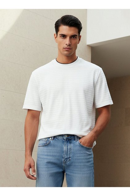 Men Regular Fit Crew Neck Short Sleeve Textured T-shirt
