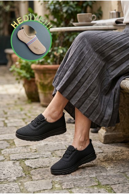 Summer Comfortable Sole Women's Black Shoes + Socks Gift
