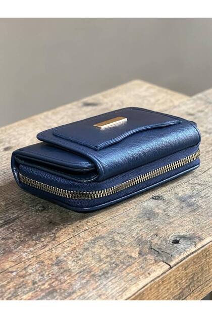 Medium-Sized Wallet Made of First-Quality Leather with You in Mind