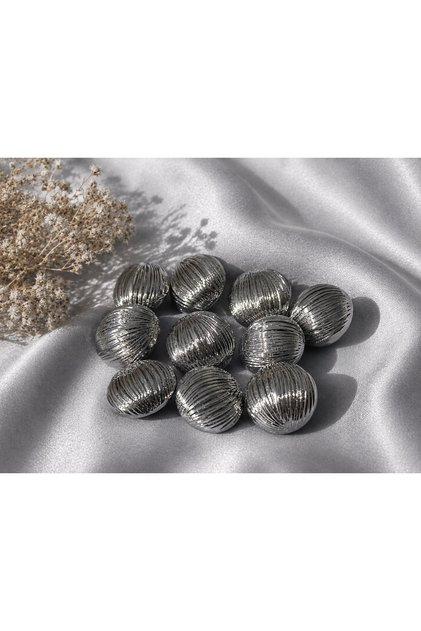 İSTİRİDYE DESENLİ GÜMÜŞ RENK METALİZE ELBİSE DÜĞMESİ 22X22 MM 5 ADET