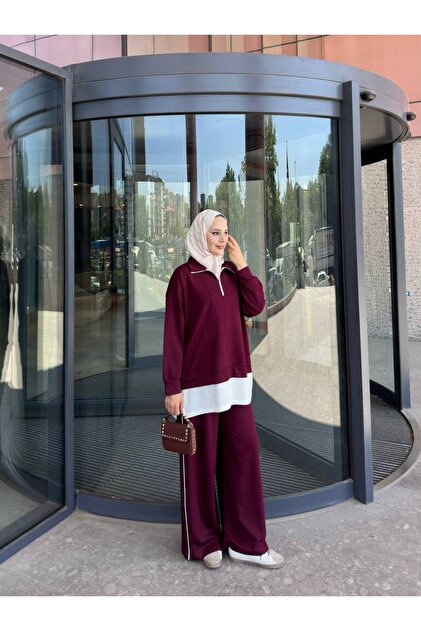طقم مكون من قطعتين بياقة مقلوبة كبيرة الحجم وتفاصيل ملونة