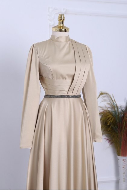 Rochie de seara din satin cu drapat in fata si detaliu cu margele in talie