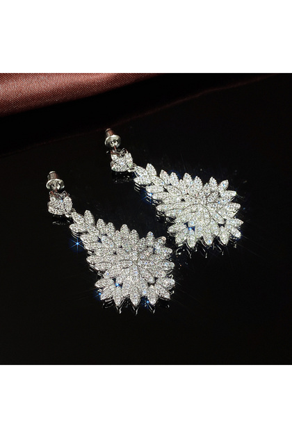 E1709 Huitan Luxury Big Leaf Drop Earrings Women Temperament Elegant Lady's Ear Dangle Earrings for