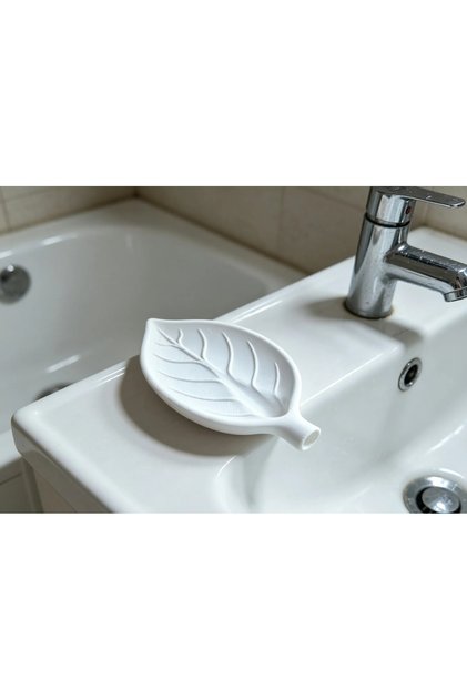 Leaf Model Plastic Soap Dish with Water Drainage Bathroom Kitchen Soap Dish 7.5 cm White