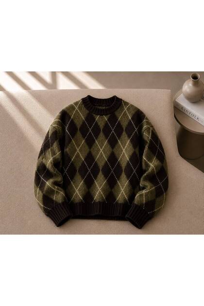 Women's Diamond Patterned Knitted Sweater Comfortable Fit Soft Textured Casual Sweater