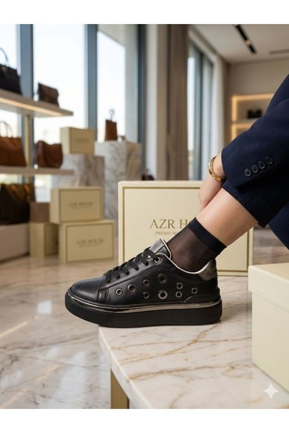 New Season with Stylish Design, High-Quality Craftsmanship, Comfortable Sneakers That You Can Use Daily.