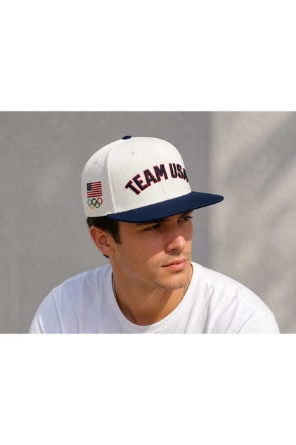 Șapcă tip snapback