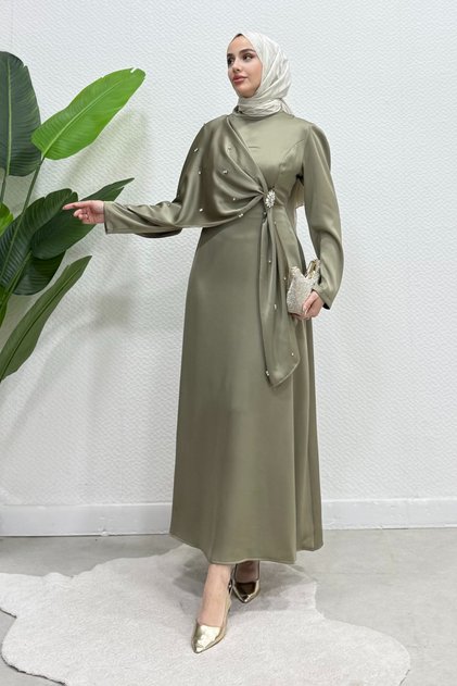 Noul sezon Rochie de seară Tesettür din țesătură de satin cu broșă Lara Taşlı