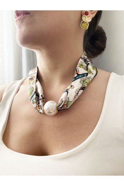 Magnetic Tip Pearl Scarf