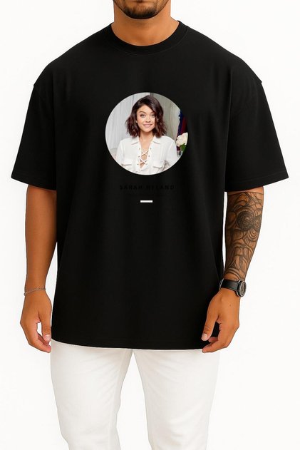 Oversize Sarah Hyland Modern Family Haley Dunphy Candie's Chest Design Unisex T-Shirt