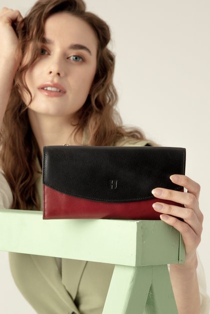 Ashley Women's Leather Wallet Rfid Protected Zippered Black Burgundy Multi-Compartment Card Holder