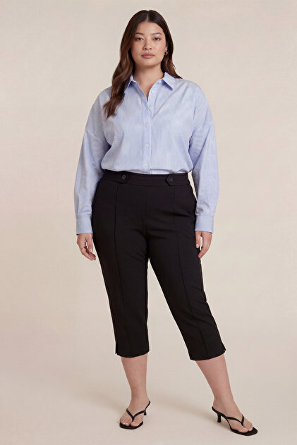 Button Detailed Capri Pants