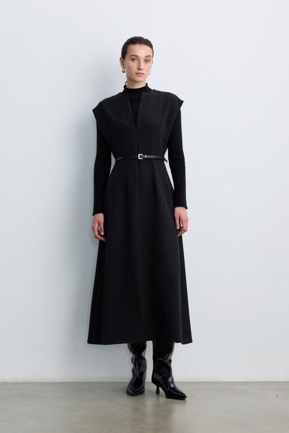 Black Belt-Detail Jile Dress