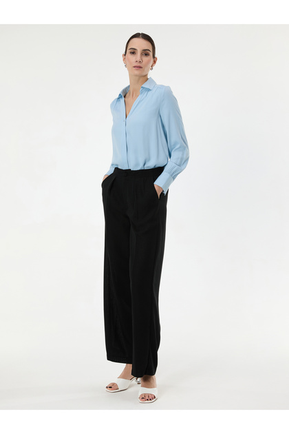 Pantaloni negri de damă cu picior larg