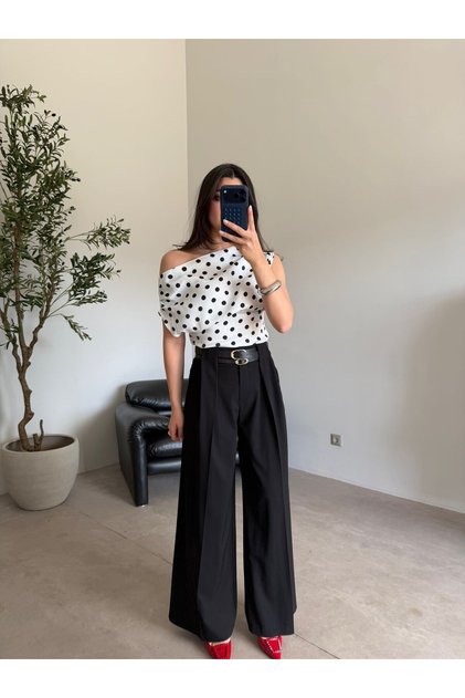 Black Double Belted Pleated Leo Pants