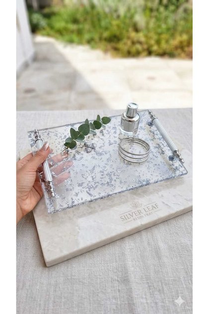 El Yapımı Epoksi Tepsi 27x17,5 cm Gümüş Varak Detaylı Gümüş Kulplu Dekoratif Sunum Tepsisi