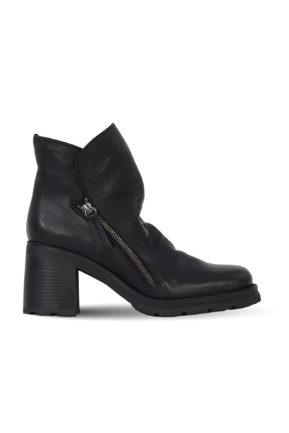 Black Leather Women's Heeled Boots 01Wf3602