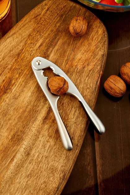 Steel Walnut Nutcracker Yk1703