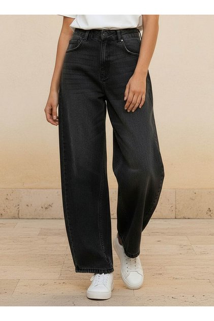 Women Straight Fit High-Rise Jeans