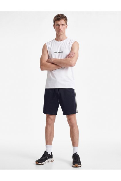 Comfortable Fit Sleeveless Crew Neck Sports Tank Top with Back Print