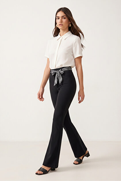 Pantaloni de damă eleganți, cu talie înaltă, evazați, cu eșarfă