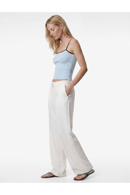 Wide Leg Baggy Linen Trousers with Pockets and Pleated Detail