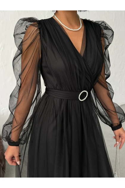 Rochie lungă elegantă cu accesoriu din tul la talie