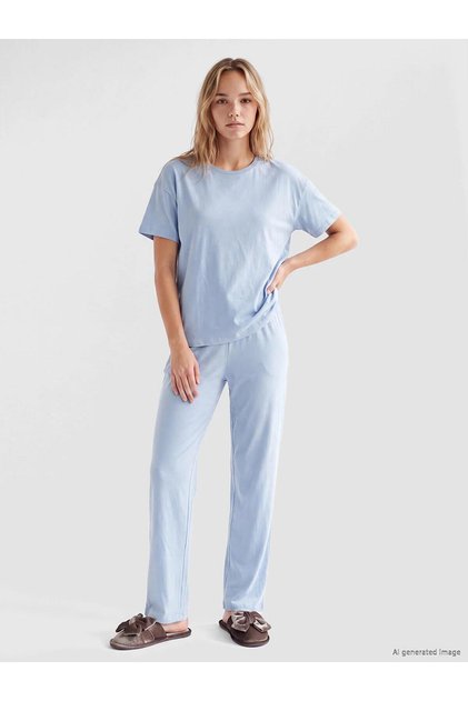 Crew Neck Women's Pajama Set (W6)