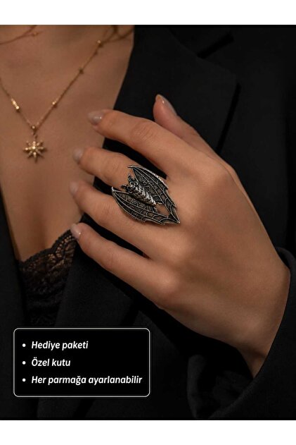 Vintage Antique Women's Ring with Gothic Bat Figure – Detailed Wing Motif, Mystical and Dark Design