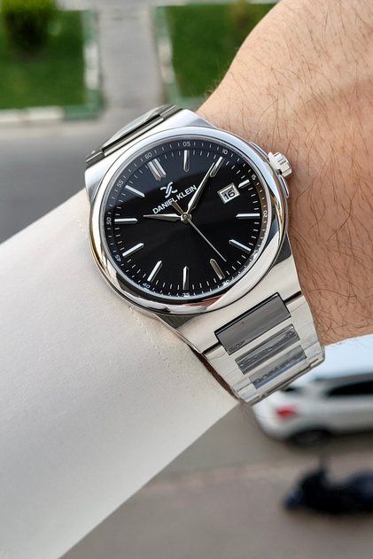 Silver Black Color Men's Wristwatch with Calendar and Gift Packaging