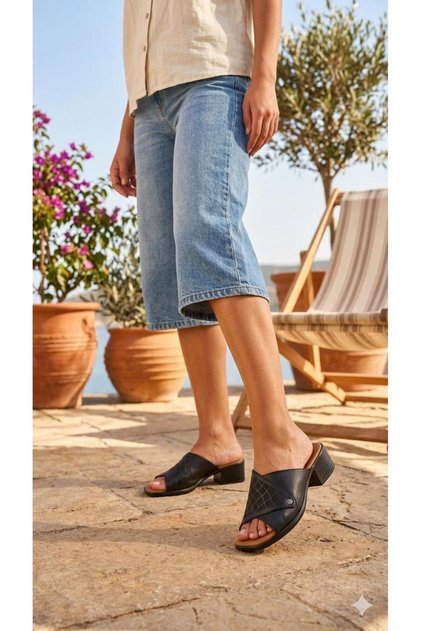 Black Leather Laser Women's Casual Slippers