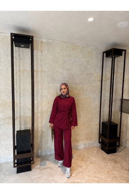 طقم كريب نسائي مزين بالزخارف للحجاب
