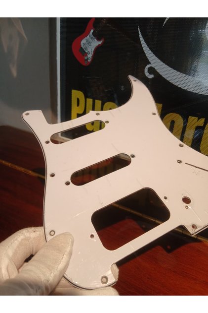 Elektro gitar PİCKGUARD BEYAZ 11 Delik H/S/S Konfigürasyon 4-Ply Tortoise Shell Strat Pickguard