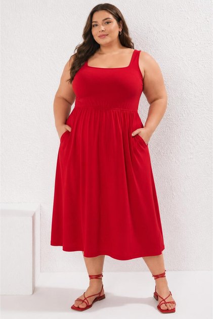 فستان أحمر بحمالات، فستان بياقة على شكل حرف U