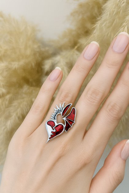 Gothic Red Heart Alloy Ring – A Symbol of Passion, Power and Dark Elegance