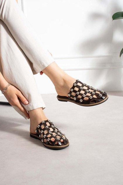 Livya Women's Slippers with Pins in Brown Leather