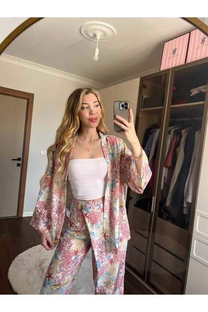 Çiçek Desenli Kısa Kimono Pembe