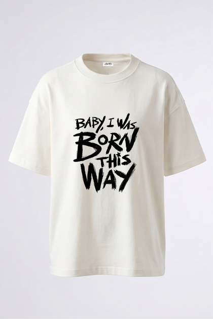 تي شيرت أبيض كبير الحجم من القطن مطبوع من الخلف بتصميم Born This Way