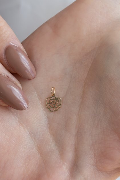 Çiçek Motif Kolye Ucu 14 Ayar Altın Kadın CNC Kesim Günlük Şık Kullanım Hediyelik