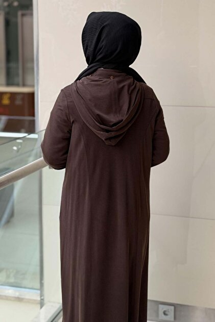 Nurcan Çetin Önü Pat Detaylı Kapşonlu Tam Boy Fermuarlı Ferace
