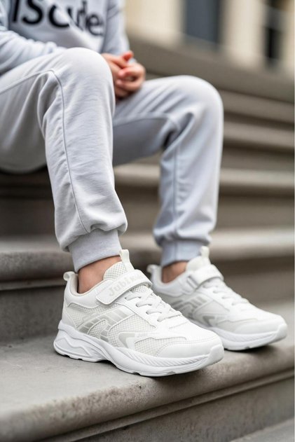 Daily use suitable children's sports shoes