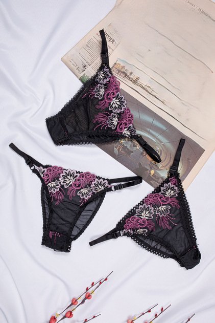 3 Pieces of Embroidered Patterned Panties Outlet.