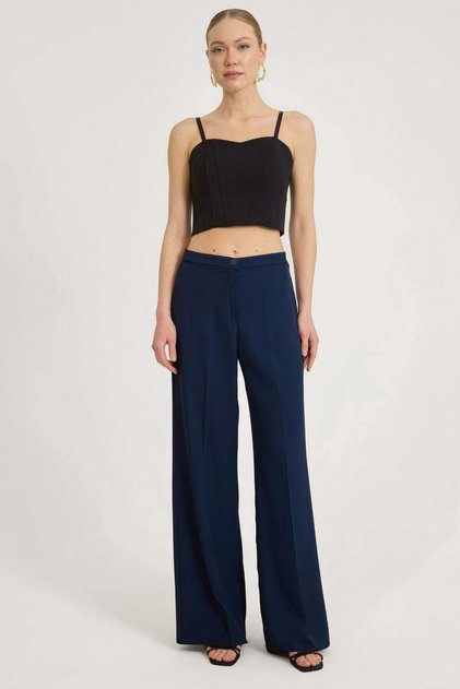 Relaxed Fit Buttoned Trousers