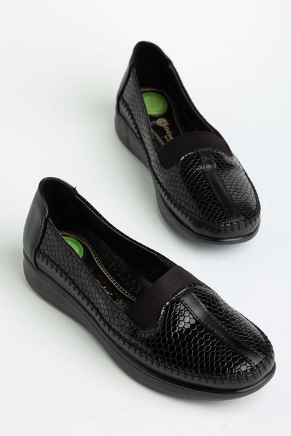 Large Size Genuine Leather Women's Casual Shoes Black Snake Print Thermo Sole