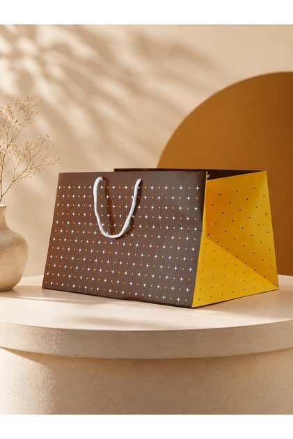 Kahverengi Sarı Yıldız Desenli Geniş Körüklü Karton Hediye Çantası Beyaz İp Saplı 2 Adet 38 x 23 x 26 cm