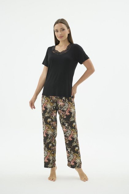 Women's Short Sleeve Lace V-Neck Black Floral Patterned Pajama Set C3T9N371